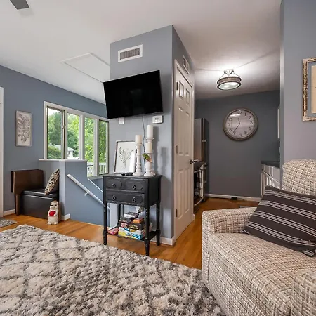 Waters Edge Hideaway Lakefront Pet Friendly